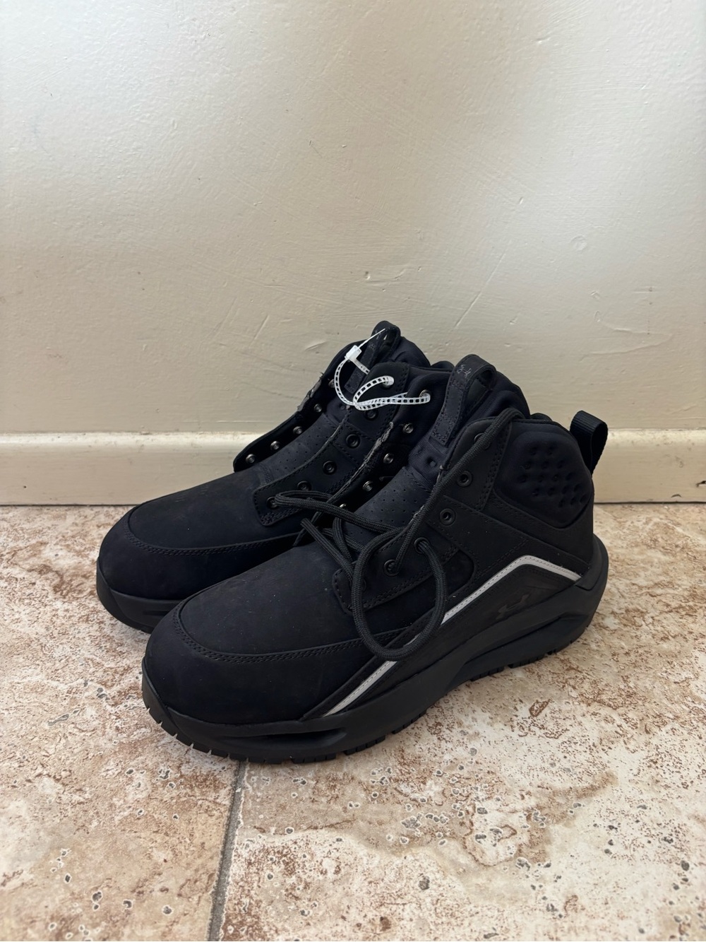 Under Armour 695 Boots Reflective Black Suede Leather Mens Size 9 3028376-001